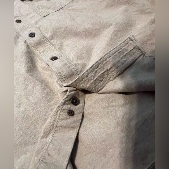 Carhartt Loose Fit Chambray Midweight Short Sleeve Tan Button Up Shirt - Picture 8 of 8